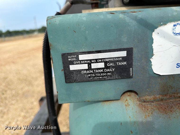 image for item ER3022 2014 Lamar 5RV fuel and lube trailer