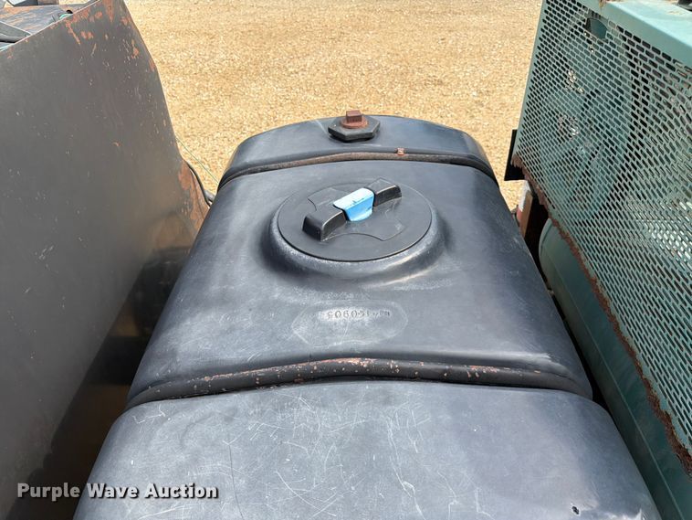 image for item ER3022 2014 Lamar 5RV fuel and lube trailer