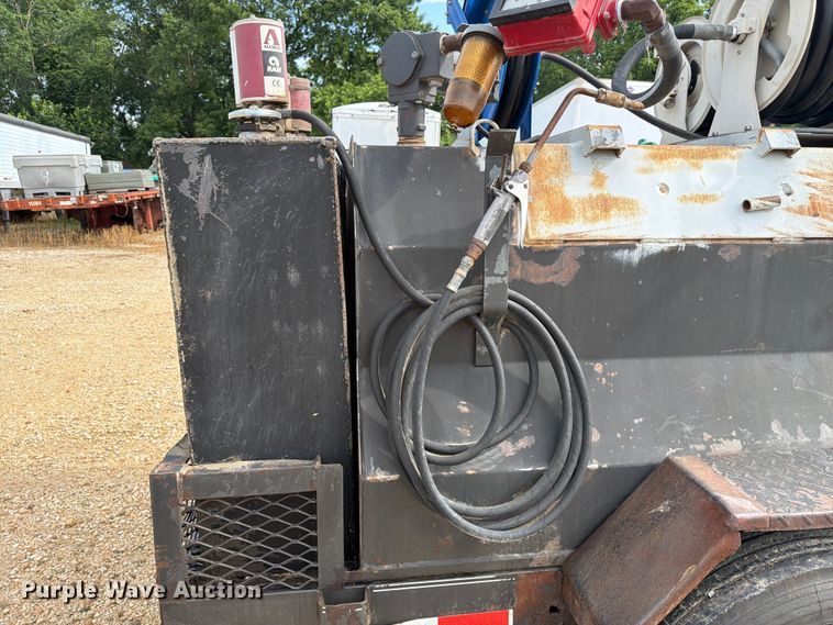 image for item ER3022 2014 Lamar 5RV fuel and lube trailer