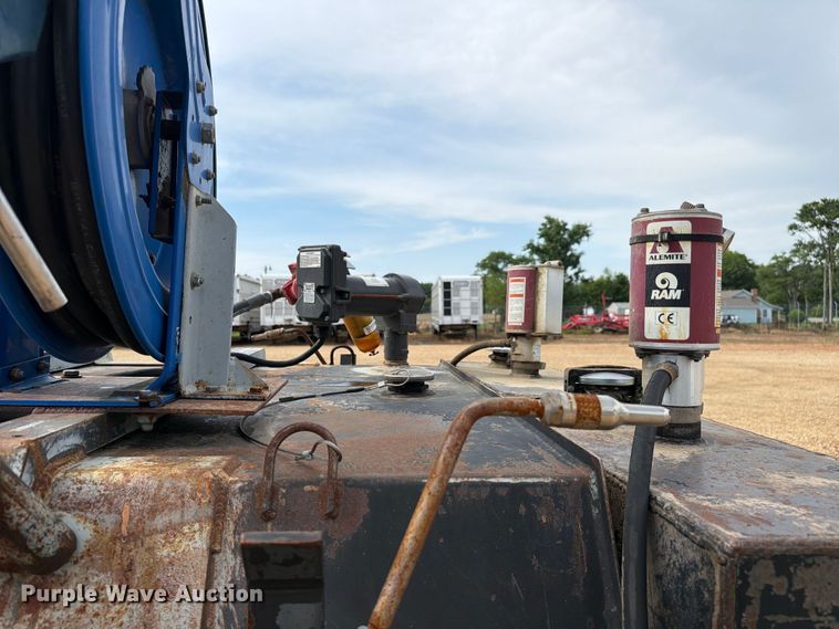 image for item ER3022 2014 Lamar 5RV fuel and lube trailer