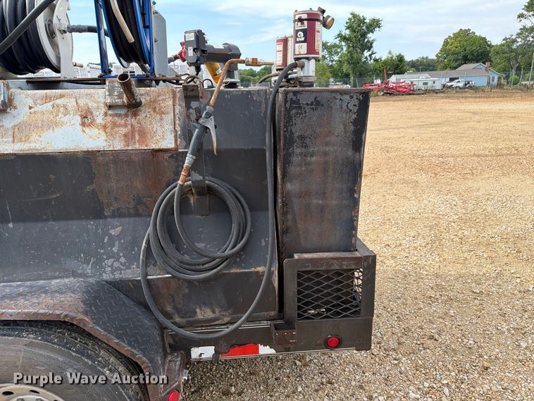 image for item ER3022 2014 Lamar 5RV fuel and lube trailer