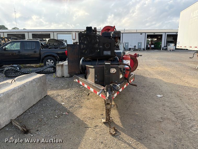 image for item ER3028 2014 Lamar fuel and lube trailer