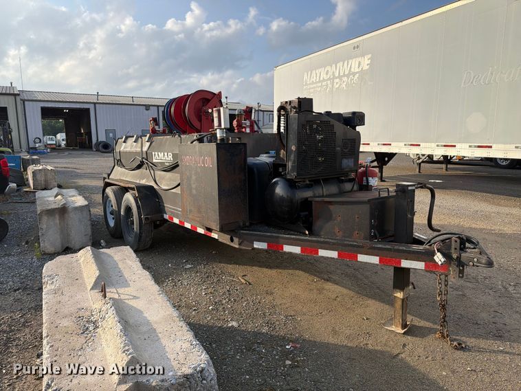 image for item ER3028 2014 Lamar fuel and lube trailer