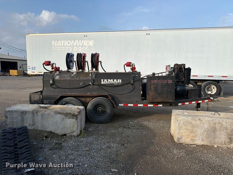 image for item ER3028 2014 Lamar fuel and lube trailer