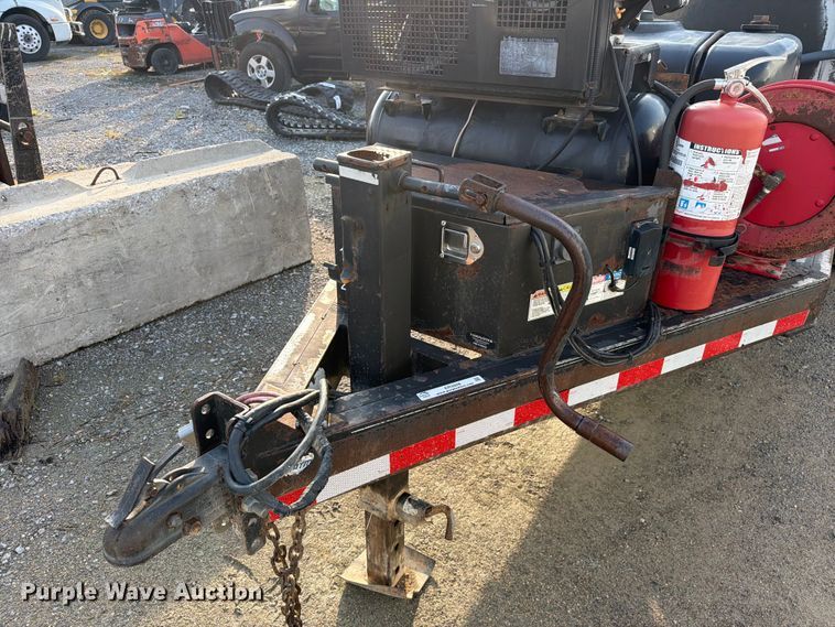 image for item ER3028 2014 Lamar fuel and lube trailer
