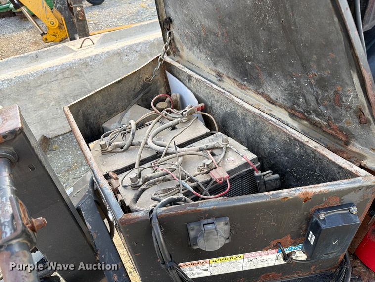 image for item ER3028 2014 Lamar fuel and lube trailer