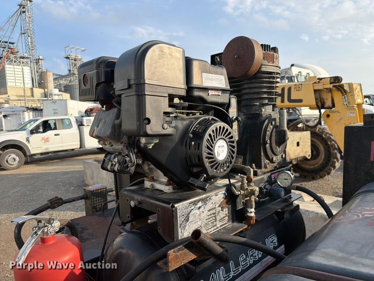 image for item ER3028 2014 Lamar fuel and lube trailer
