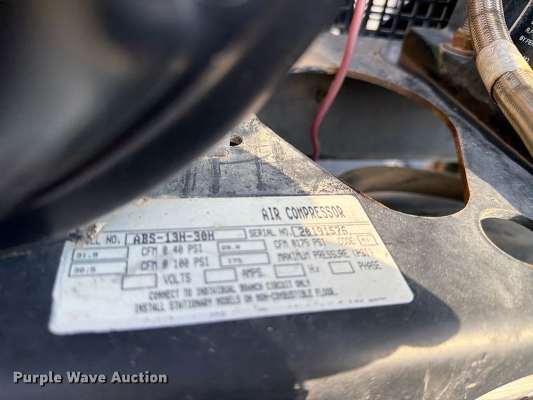 image for item ER3028 2014 Lamar fuel and lube trailer