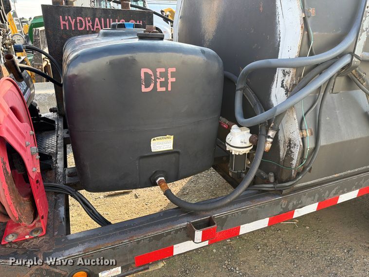 image for item ER3028 2014 Lamar fuel and lube trailer