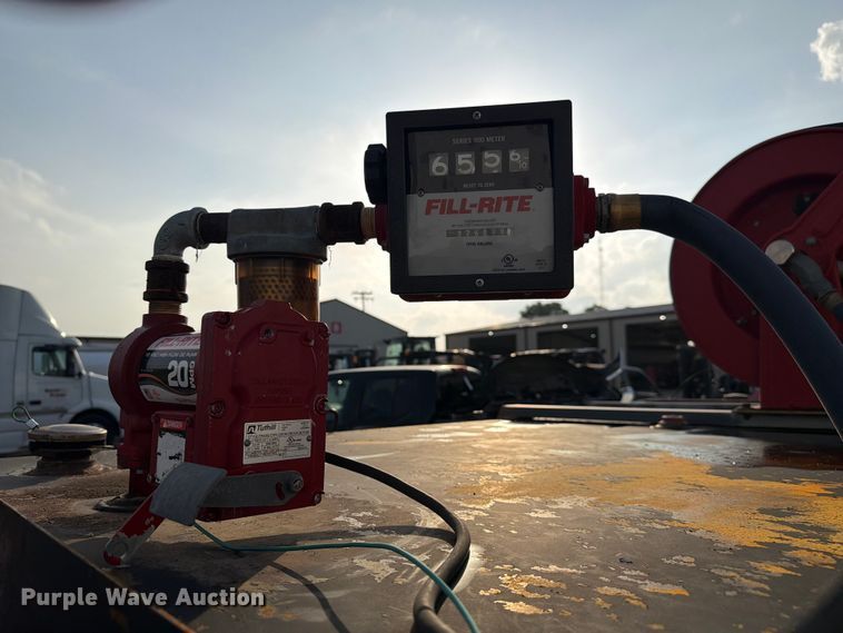 image for item ER3028 2014 Lamar fuel and lube trailer