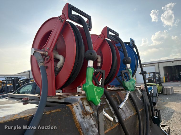 image for item ER3028 2014 Lamar fuel and lube trailer