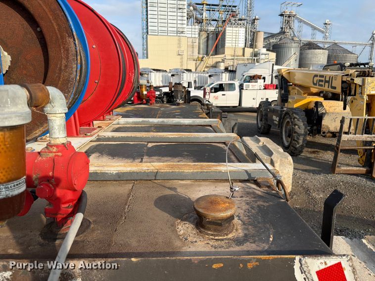 image for item ER3028 2014 Lamar fuel and lube trailer