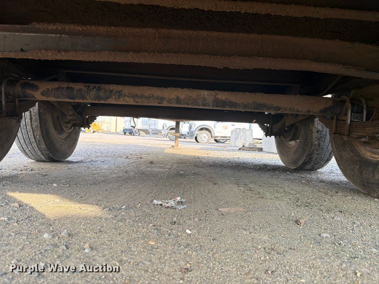 image for item ER3028 2014 Lamar fuel and lube trailer