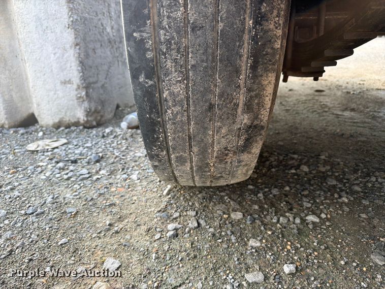 image for item ER3028 2014 Lamar fuel and lube trailer