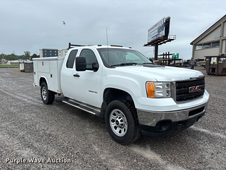 image for item ER3057 2013 GMC Sierra 2500HD Ext. Cab utility bed pickup truck