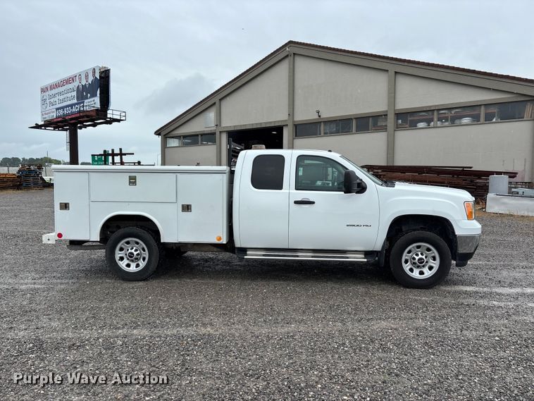 image for item ER3057 2013 GMC Sierra 2500HD Ext. Cab utility bed pickup truck