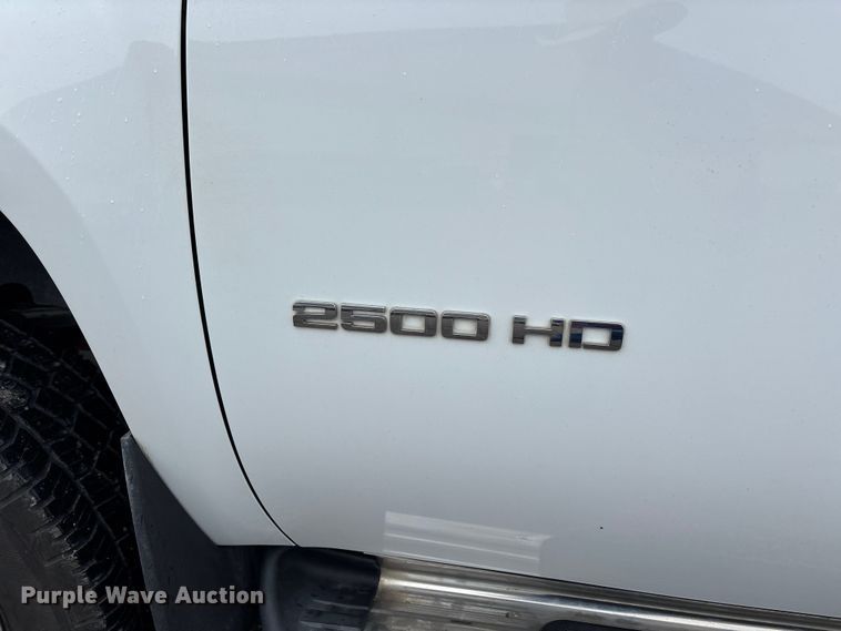 image for item ER3057 2013 GMC Sierra 2500HD Ext. Cab utility bed pickup truck