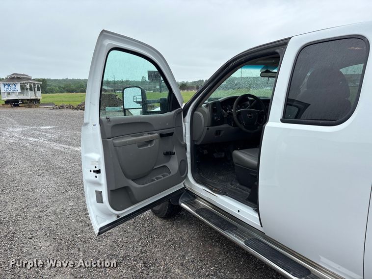 image for item ER3057 2013 GMC Sierra 2500HD Ext. Cab utility bed pickup truck