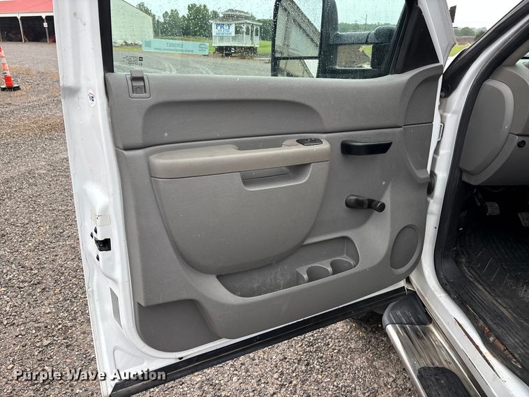 image for item ER3057 2013 GMC Sierra 2500HD Ext. Cab utility bed pickup truck