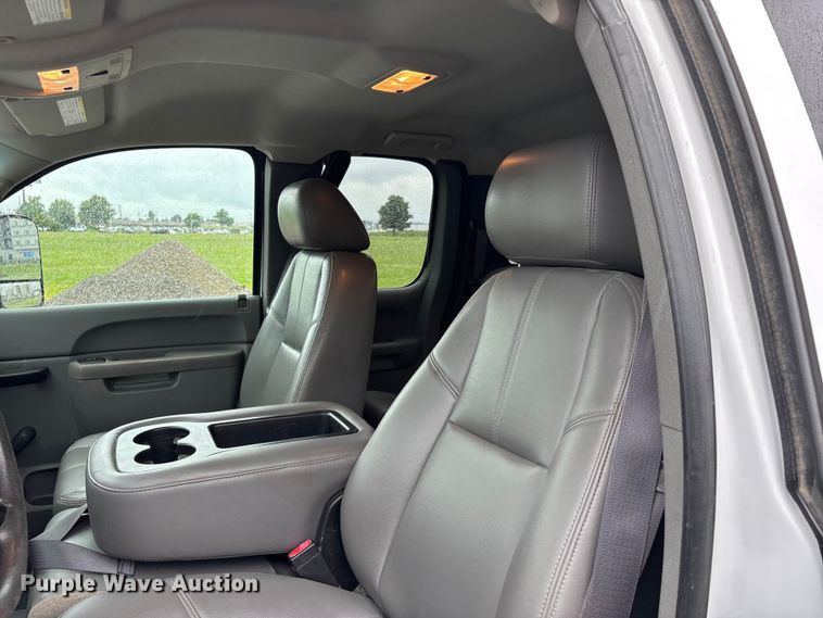 image for item ER3057 2013 GMC Sierra 2500HD Ext. Cab utility bed pickup truck