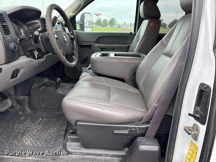 image for item ER3057 2013 GMC Sierra 2500HD Ext. Cab utility bed pickup truck