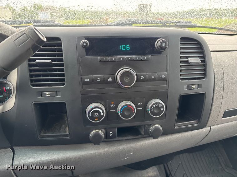 image for item ER3057 2013 GMC Sierra 2500HD Ext. Cab utility bed pickup truck