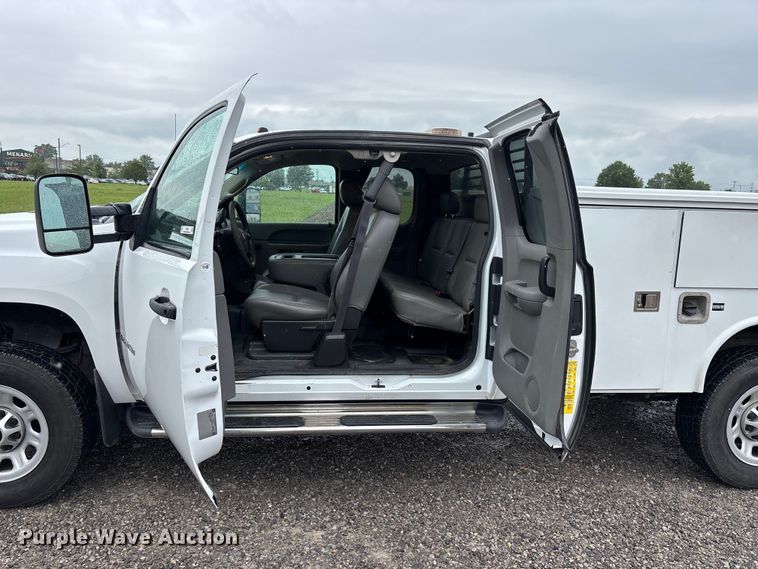image for item ER3057 2013 GMC Sierra 2500HD Ext. Cab utility bed pickup truck