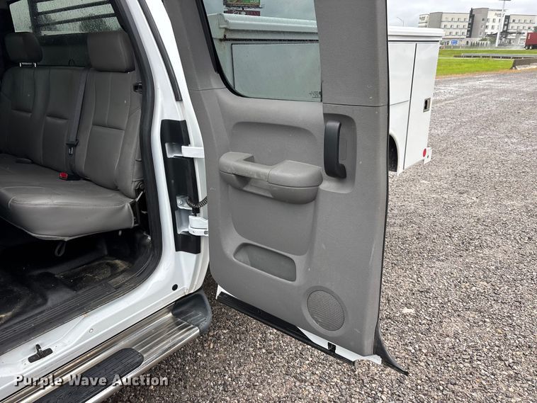 image for item ER3057 2013 GMC Sierra 2500HD Ext. Cab utility bed pickup truck