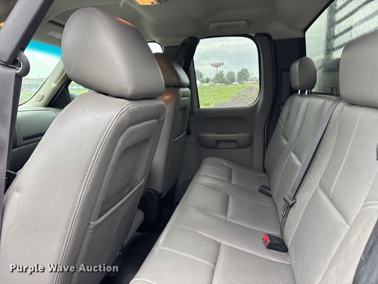 image for item ER3057 2013 GMC Sierra 2500HD Ext. Cab utility bed pickup truck