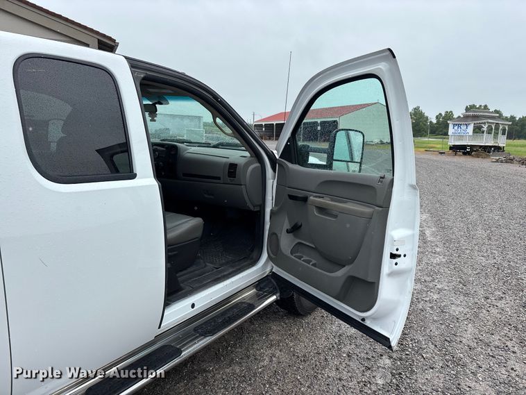 image for item ER3057 2013 GMC Sierra 2500HD Ext. Cab utility bed pickup truck