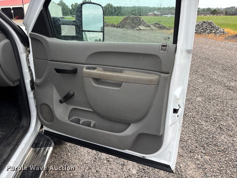 image for item ER3057 2013 GMC Sierra 2500HD Ext. Cab utility bed pickup truck