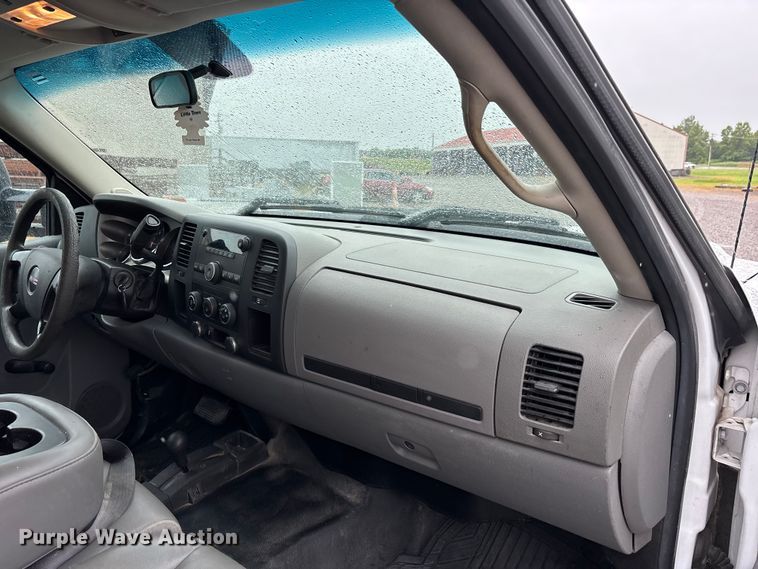 image for item ER3057 2013 GMC Sierra 2500HD Ext. Cab utility bed pickup truck
