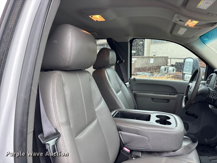 image for item ER3057 2013 GMC Sierra 2500HD Ext. Cab utility bed pickup truck
