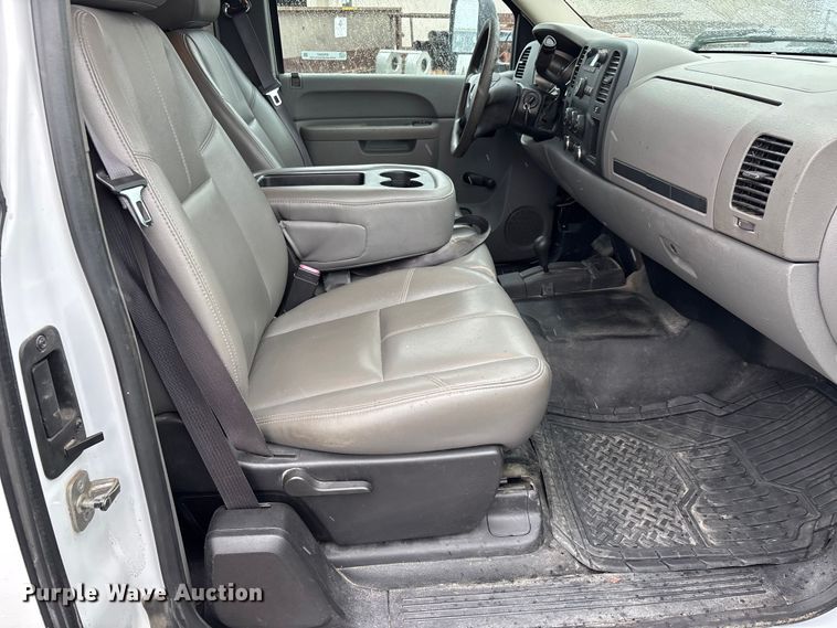 image for item ER3057 2013 GMC Sierra 2500HD Ext. Cab utility bed pickup truck