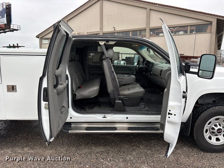 image for item ER3057 2013 GMC Sierra 2500HD Ext. Cab utility bed pickup truck