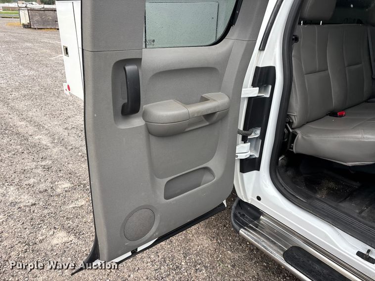 image for item ER3057 2013 GMC Sierra 2500HD Ext. Cab utility bed pickup truck