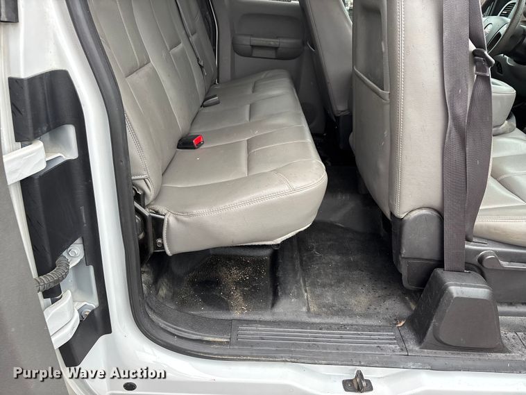 image for item ER3057 2013 GMC Sierra 2500HD Ext. Cab utility bed pickup truck