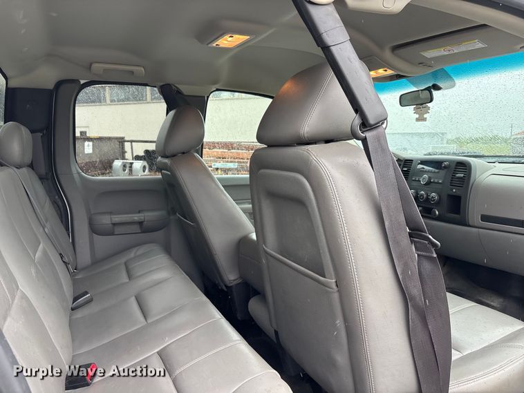 image for item ER3057 2013 GMC Sierra 2500HD Ext. Cab utility bed pickup truck