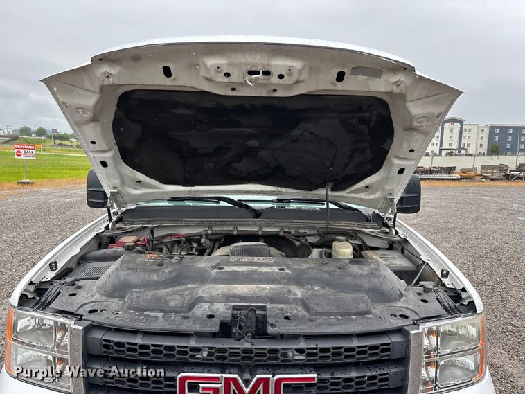 image for item ER3057 2013 GMC Sierra 2500HD Ext. Cab utility bed pickup truck