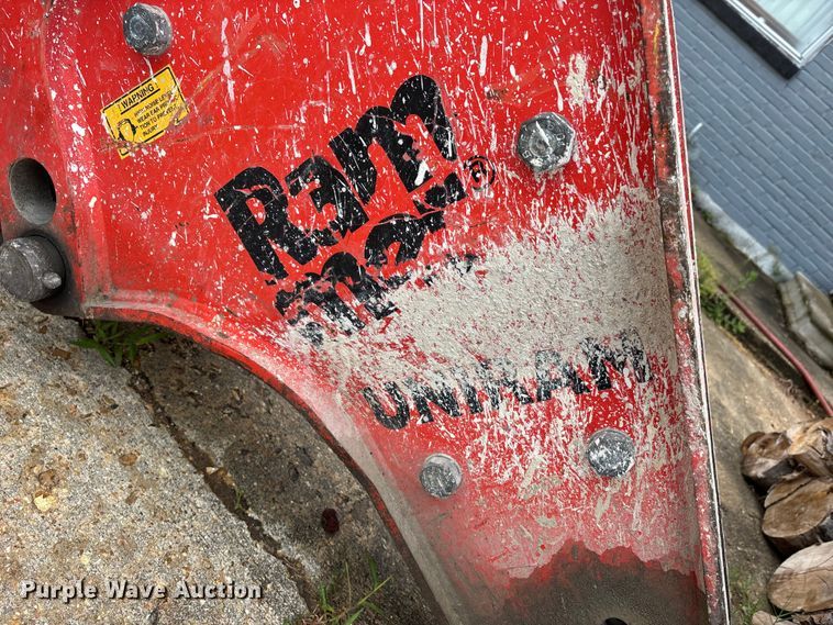 image for item ER3061 Uniram skid steer breaker