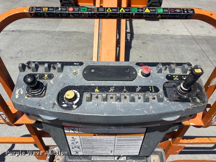image for item ER7655 2014 JLG 600AJ boom lift