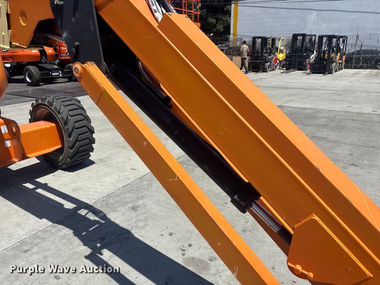 image for item ER7655 2014 JLG 600AJ boom lift