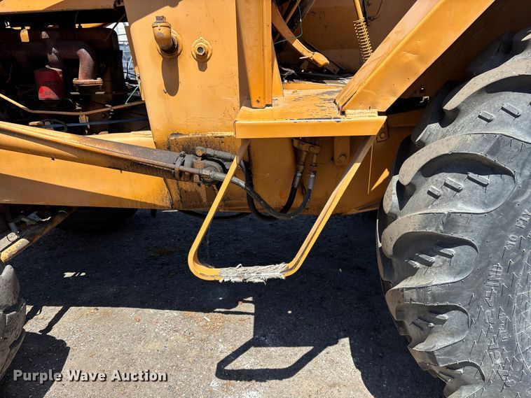 image for item ER7661 1977 Case 580C industrial tractor