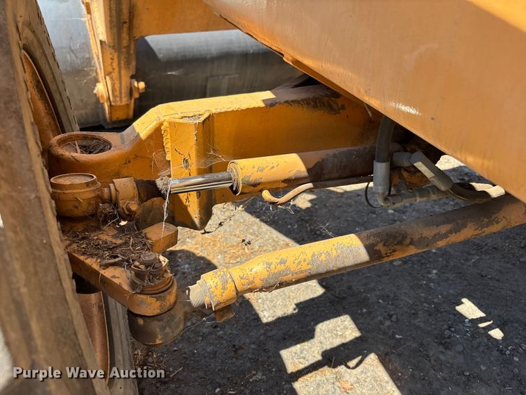 image for item ER7661 1977 Case 580C industrial tractor
