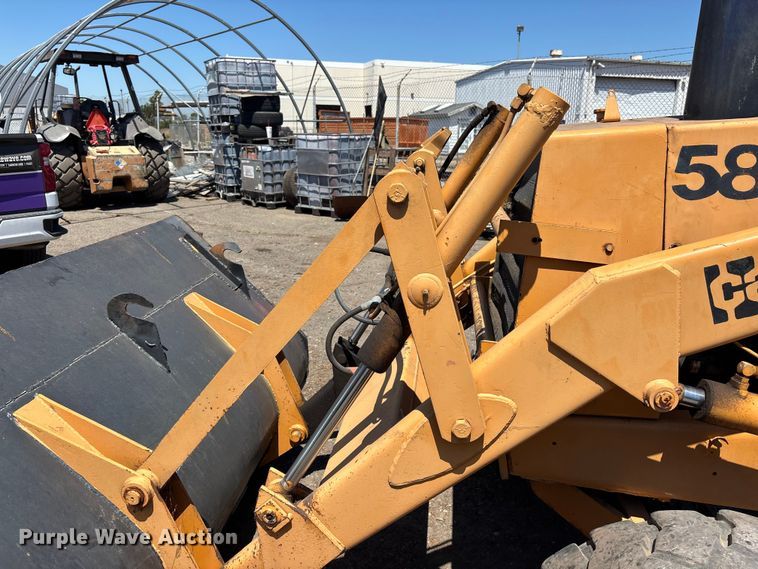 image for item ER7661 1977 Case 580C industrial tractor