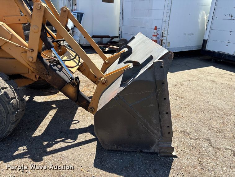 image for item ER7661 1977 Case 580C industrial tractor