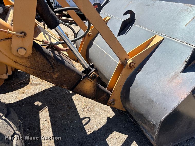 image for item ER7661 1977 Case 580C industrial tractor