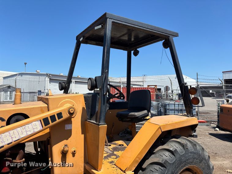 image for item ER7661 1977 Case 580C industrial tractor