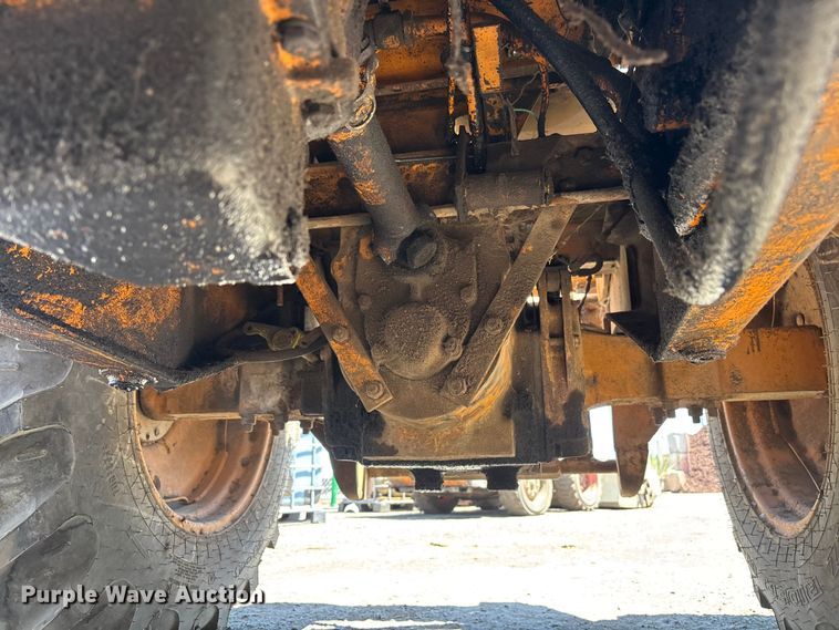 image for item ER7661 1977 Case 580C industrial tractor