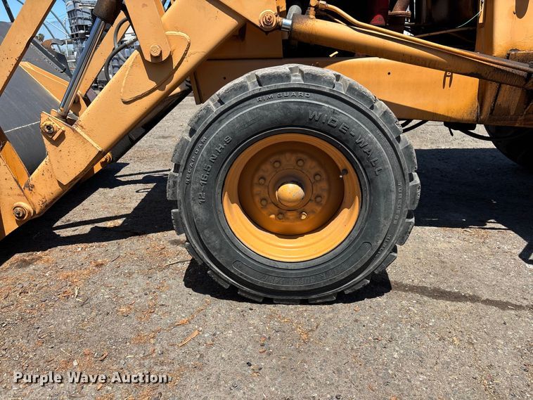 image for item ER7661 1977 Case 580C industrial tractor